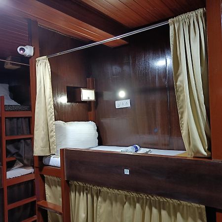 Asra Dormitory For Male And Female Mumbai Luaran gambar